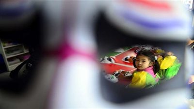 شاهد| سيدة تطعن 14 طفل.. مع الأسباب؟