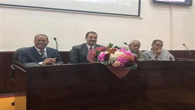 بالصور.. صحة السويس تكرم مدير عام طب الاسنان لبلوغه السن القانونية 