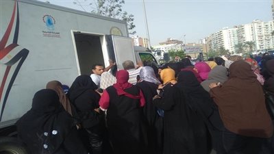 بالصور.. اوقاف السويس توزع ٣ طن لحوم على الاسر الاشد احتياجا