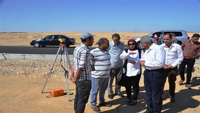 صقر.. يشدد علي الانتهاء من رصف الطريق الدائري بالسويس