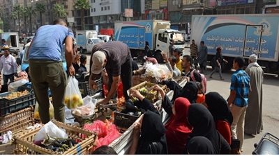 الجيزة تحاصر الاسواق بقوافل تموينية تبيع بنصف الثمن