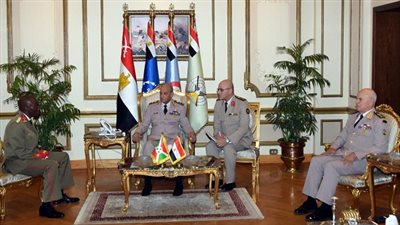 وزير الدفاع ورئيس الأركان يلتقيان رئيس قوات الدفاع الوطنى البوروندى