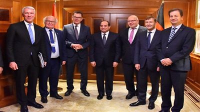 الرئيس السيسي يلتقي مع عدد من رؤساء كبري الشركات الألمانية