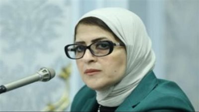 وزيرة الصحة تطالب الأطباء العاملين بالخارج العودة للعمل بمستشفيات الحكومة