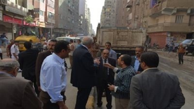 محافظ الجيزة يشارك فى حمله نظافه مع أهالى العشرين