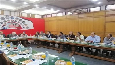 وزير التعليم العالى يتلقى تقريرا حول استعدادات الوزارة لتنظيم يوم الشباب الإفريقي غدا الخميس