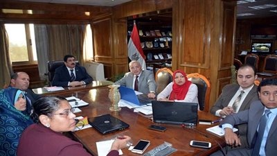 محافظ القليوبية يستعرض مشروعات الشرب والصرف الصحى ويوجه بسرعة الانتهاء من المشروعات بنهاية العام 