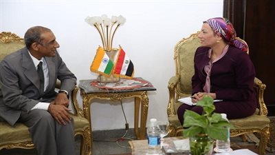 وزيرة البيئة تلتقى السفير الهندى بالقاهرة لبحث سبل التعاون بين البلدين فى المجالات البيئية