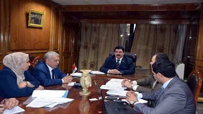 مرزوق يستعرض مشروعات التربية والتعليم بالمحافظة 