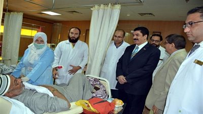 مرزوق  يقوم بجولة مفاجئة لمستشفي التأمين الصحي ببنها ويستمع لشكاوي المرضي 