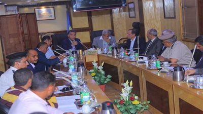 وزير النقل ومحافظ اسوان يعقدان اجتماعا موسعا لمراجعة اجراءات تسيير حركة المراكب النيلية 