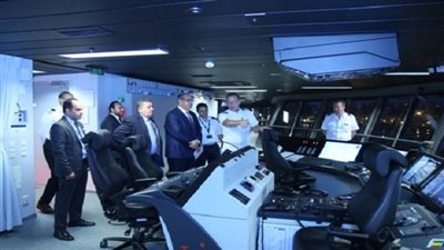 مساعد اول وزير النقل ورئيس الهيئة المصرية لسلامة الملاحة البحرية يزوران احد السفن بميناء الاسكندرية 