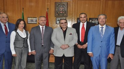 بالصور.. محافظ الإسماعيلية يستقبل رئيس مجلس أمناء جامعة سيناء لبحث سبل التعاون بين الجانبين