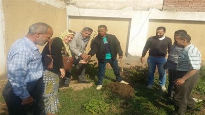 تعليم قها ونقابة المعلمين يتعاونان  لتشجير مدارس الادارة 