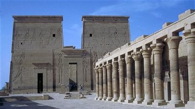 «الآثار»: إقامة حفل زفاف داخل معبد فيلة شائعة تستهدف الإساءة لمصر