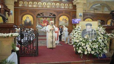 بالصور.. البابا تواضروس يعدد حسنات الانبا بيشوي وعلاقاته الانسانيه مع الفقراء بالدقهلية