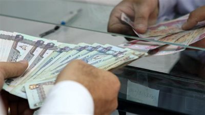 إعفاء تحويلات المصريين العاملين بالإمارات من الرسوم الإدارية