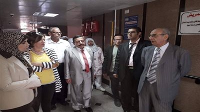 نقيب الاطباء يزور مستشفى الفيوم للتامين الصحى