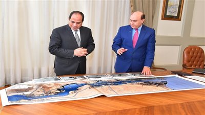 الرئيس السيسي يجتمع مع رئيس هيئة قناة السويس