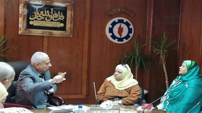 بالصور.. محافظ السويس يستمع لـ 23 شكوى في لقاؤه الجماهيري