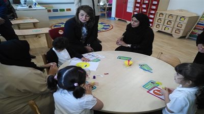 والي تزور مركز الاكتشاف والتدخل المبكر للإعاقات بدبي