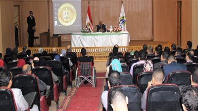 وزير التنمية المحلية يلتقى مع حوالى 100 شاب وشابة من أصحاب المبادرة بتطوير العمل بالمحليات