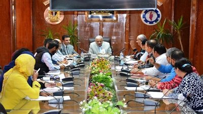 محافظ السويس يناقش مع اجهزتة الموقف التنفيذي للخطة الاستثمارية 2018