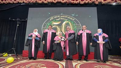 بالصور.. كلية الطب بجامعة المنصورة تحتفل باليوبيل الذهبى ومرور ٥٠ عاما على تخرج اول دفعة وتكرم المتميزين 