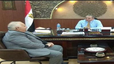 سفاح السويس فى لقاء  مدير الامن ورئيس بيت العيلة المصرى