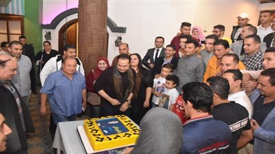 ضحك ولعب وغنا وحب بين حكيم والالتراس في لقاء الأحبة 