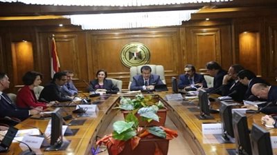 عبد الغفار يبحث آليات التعاون الطبى والصحى مع وفد الشركات الفرنسية