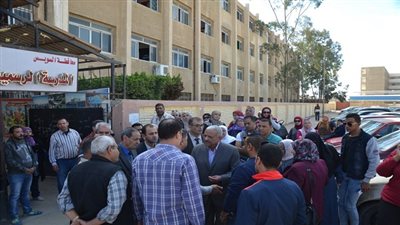 محافظ السويس يحيل مسؤولين بالتعليم الى التحقيقات.. اقرأ التفاصيل