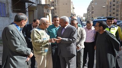 بالصور.. محافظ السويس يتابع المرافق والنظافة بتعاونيات البحر الأحمر