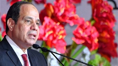 السيسي يمنح الأوسمة لـ 8 علماء أثروا الفكر الإسلامى