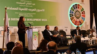 وزيرة التخطيط تفتتح 