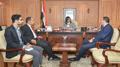 وزيرة الهجرة تلتقي نقيب الصيادلة لمتابعة إجراءات عودة جثمان الصيدلي إلى مصر غدا الجمعة