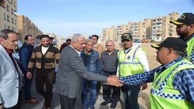 محافظ السويس يتابع رفع تراكمات منطقة التعاونيات..  وإزالة الأكشاك المخالفة بالمثلث