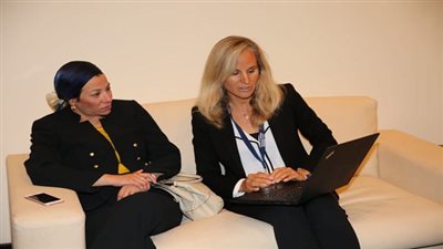 وزيرة البيئة تستعرض سبل حماية الدلافين بمصر 