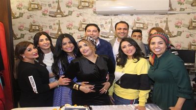 بالصور.. أمل رزق تحتفل بعيد ميلادها وسط مجموعة من أصدقائها المقربين