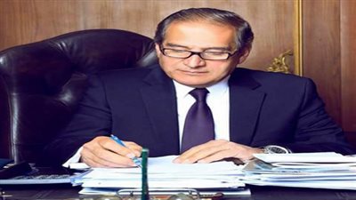 برلماني يطالب بإلغاء وزارة التموين وحرمان الطفل الثالث من الدعم