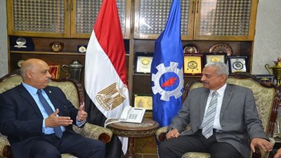 محافظ السويس يستقبل رئيس الهيئة العامة لتعاونيات البناء والإسكان