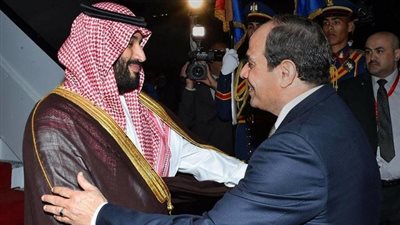 ولي العهد السعودي يغادر القاهرة.. والرئيس السيسى يودعه بالمطار