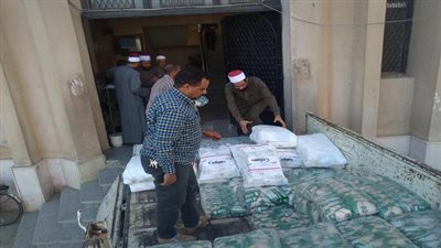 وصول ٢,٥ طن مواد غذائية  تابعة لاوقاف السويس لتوزيعها على الأسر الاكثر احتياجا