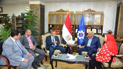 محافظ السويس يستقبل وفد وزارة التنمية المحلية