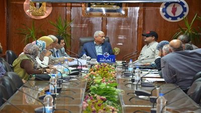 محافظ السويس يستمع لشكاوى 25مواطناً في اللقاء الجماهيري التاسع