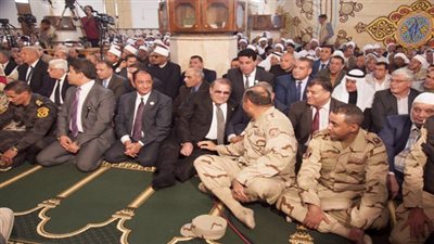 وزيري الأوقاف والتنمية المحلية ومحافظ شمال سيناء وحسن راتب وقيادات القوات المسلحة بصلاة الجمعة من مسجد الروضة بالعريش في الذكري الاولي للحادث الإرهابي