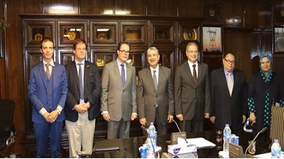 شاكر يبحث مع مدير الوكالة الفرنسية للتنمية التعاون بقطاع الكهرباء