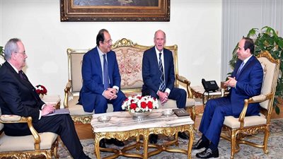 الرئيس السيسي يستقبل رئيس جهاز الاستخبارات الوطنية الأمريكي