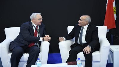 العصار يستقبل الرئيس التنفيذى لشركة AM general الأمريكية لبحث التعاون المشترك