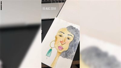 روح خد هديتك.. فتاة تترك هدايا للغرباء في المقاهي